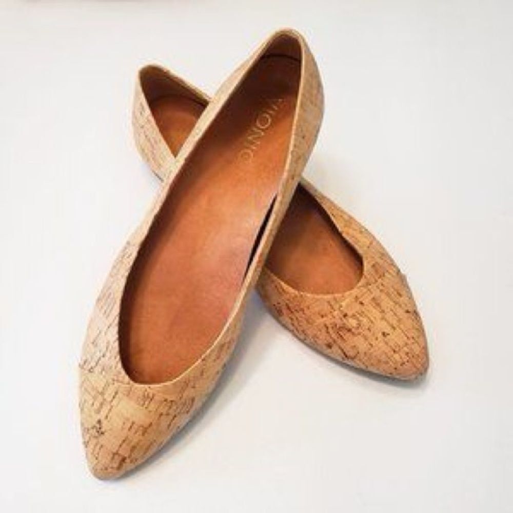 Vionic Tan Flats